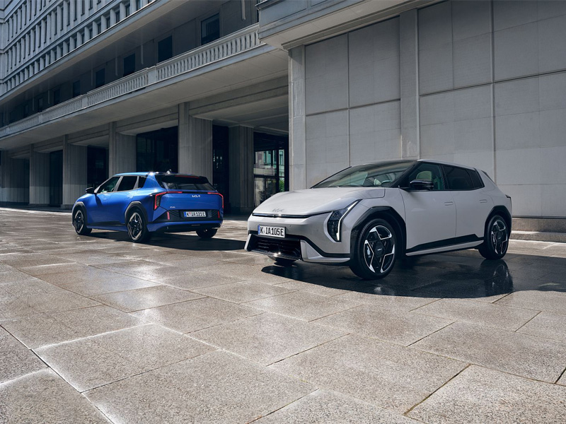 A blue and a grey kia ev4 parked next to each other